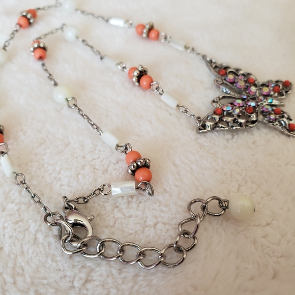 Vintage beaded and butterfly Necklace - Picture 4 of 5